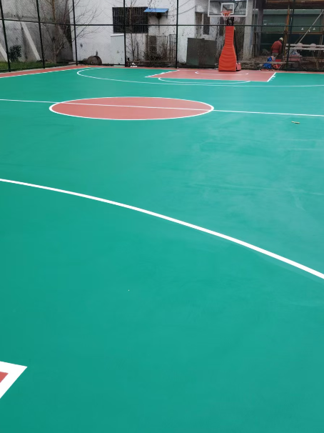 涟源 球场长期使用易出现地面开裂